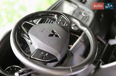 Внедорожник / Кроссовер Mitsubishi Outlander 2019 в 