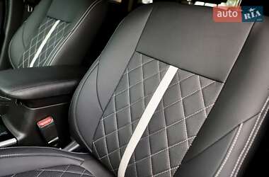 Внедорожник / Кроссовер Mitsubishi Outlander 2019 в 