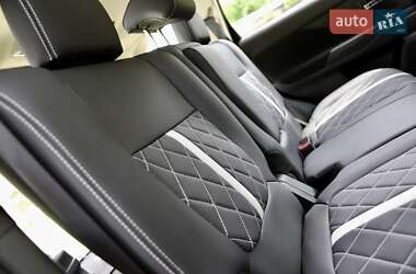 Внедорожник / Кроссовер Mitsubishi Outlander 2019 в 