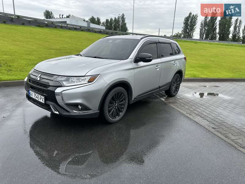 Внедорожник / Кроссовер Mitsubishi Outlander 2020 в 