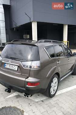 Внедорожник / Кроссовер Mitsubishi Outlander 2011 в 