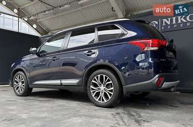 Внедорожник / Кроссовер Mitsubishi Outlander 2018 в 
