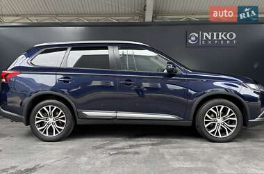 Внедорожник / Кроссовер Mitsubishi Outlander 2018 в 