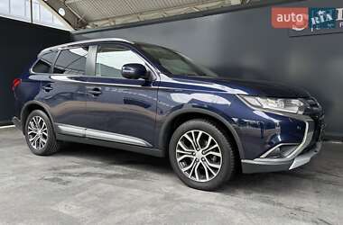 Внедорожник / Кроссовер Mitsubishi Outlander 2018 в 
