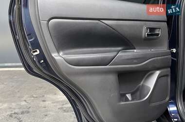 Внедорожник / Кроссовер Mitsubishi Outlander 2018 в 