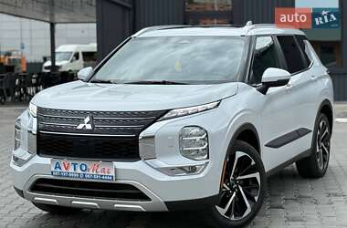 Позашляховик / Кросовер Mitsubishi Outlander 2022 в 