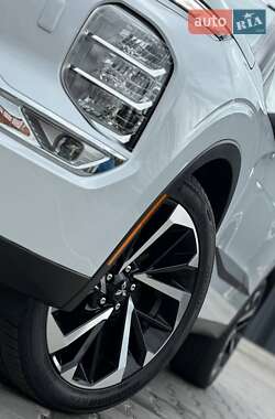 Позашляховик / Кросовер Mitsubishi Outlander 2022 в 