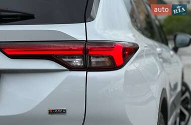 Позашляховик / Кросовер Mitsubishi Outlander 2022 в 