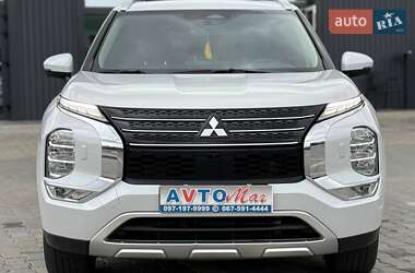 Позашляховик / Кросовер Mitsubishi Outlander 2022 в 