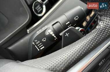 Позашляховик / Кросовер Mitsubishi Outlander 2022 в 