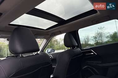 Позашляховик / Кросовер Mitsubishi Outlander 2022 в 