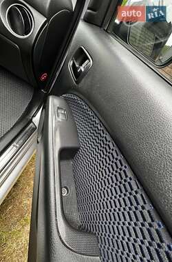 Внедорожник / Кроссовер Mitsubishi Outlander 2008 в 