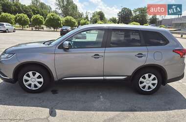 Позашляховик / Кросовер Mitsubishi Outlander 2021 в 