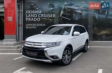 Внедорожник / Кроссовер Mitsubishi Outlander 2016 в Одессе