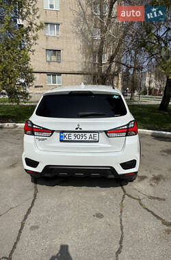 Внедорожник / Кроссовер Mitsubishi Outlander 2020 в 