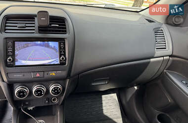 Внедорожник / Кроссовер Mitsubishi Outlander 2020 в 