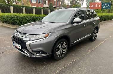 Внедорожник / Кроссовер Mitsubishi Outlander 2018 в 