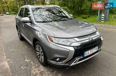 Внедорожник / Кроссовер Mitsubishi Outlander 2018 в 