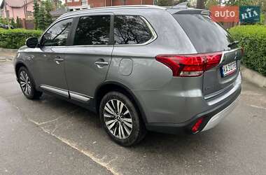 Внедорожник / Кроссовер Mitsubishi Outlander 2018 в 