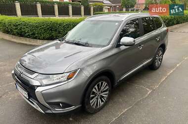 Внедорожник / Кроссовер Mitsubishi Outlander 2018 в 
