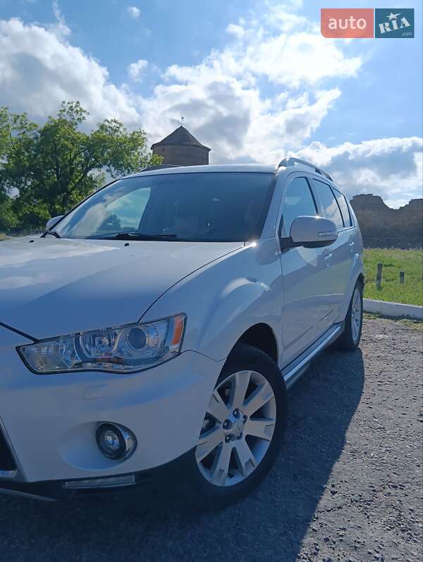 Mitsubishi Outlander 2011