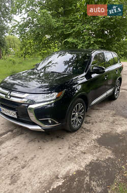 Внедорожник / Кроссовер Mitsubishi Outlander 2016 в Озерном