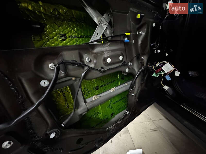 Позашляховик / Кросовер Mitsubishi Outlander 2016 в Озерному