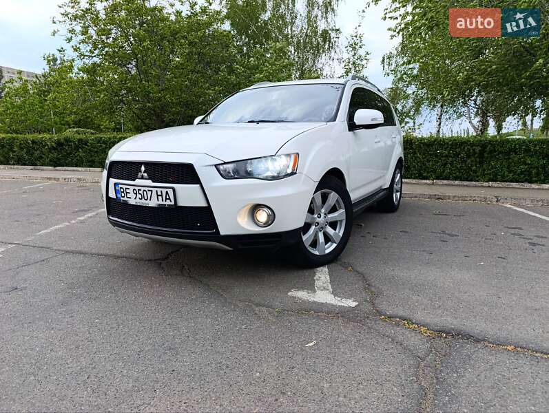 Внедорожник / Кроссовер Mitsubishi Outlander 2010 в 