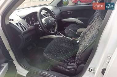 Внедорожник / Кроссовер Mitsubishi Outlander 2010 в 