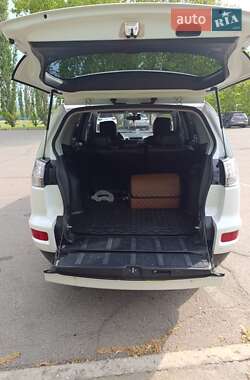 Внедорожник / Кроссовер Mitsubishi Outlander 2010 в 