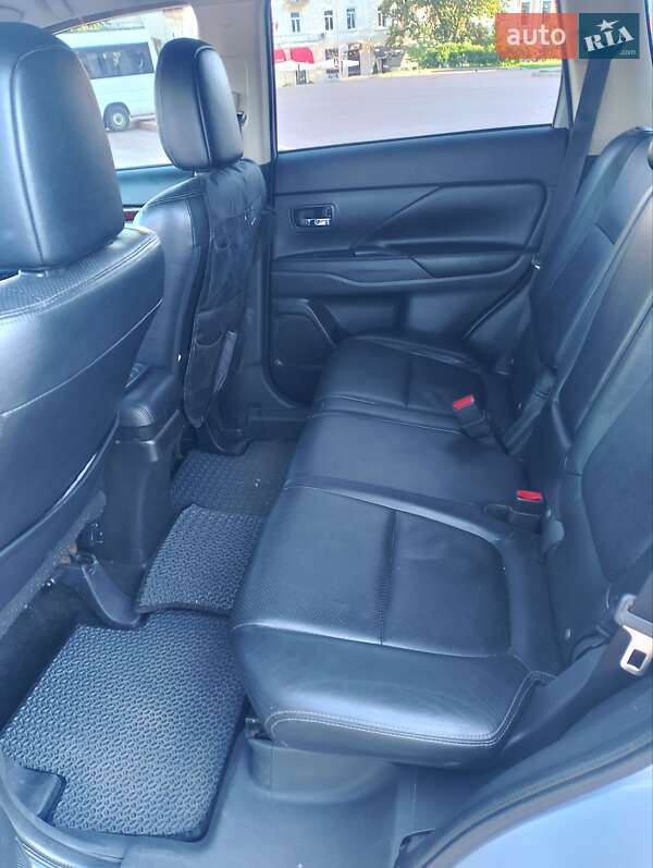 Внедорожник / Кроссовер Mitsubishi Outlander 2013 в Чернигове
