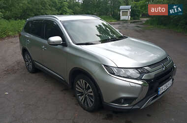 Mitsubishi Outlander 2021