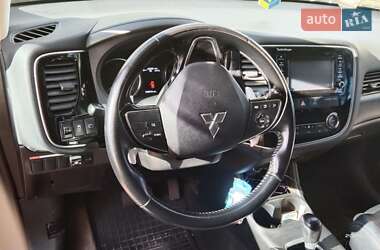 Позашляховик / Кросовер Mitsubishi Outlander 2015 в Полтаві