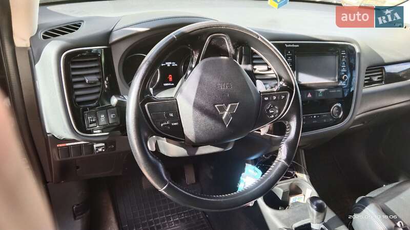 Позашляховик / Кросовер Mitsubishi Outlander 2015 в Полтаві фото 8 Позашляховик / Кросовер Mitsubishi Outlander 2015 в Полтаві