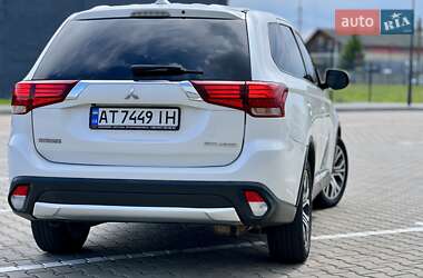 Внедорожник / Кроссовер Mitsubishi Outlander 2018 в 