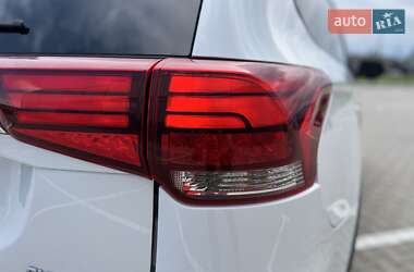 Внедорожник / Кроссовер Mitsubishi Outlander 2018 в 
