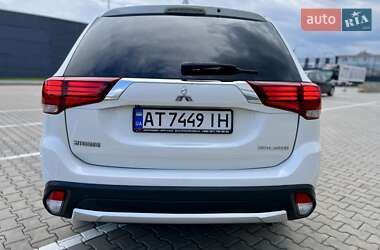 Внедорожник / Кроссовер Mitsubishi Outlander 2018 в 