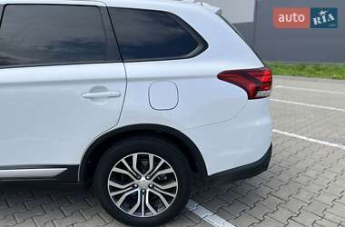 Внедорожник / Кроссовер Mitsubishi Outlander 2018 в 