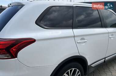 Внедорожник / Кроссовер Mitsubishi Outlander 2018 в 