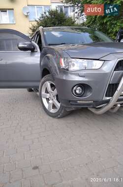 Позашляховик / Кросовер Mitsubishi Outlander 2010 в 