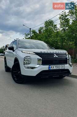 Внедорожник / Кроссовер Mitsubishi Outlander 2022 в Киеве