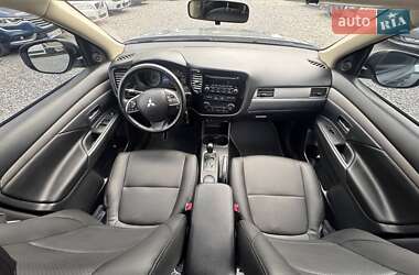 Внедорожник / Кроссовер Mitsubishi Outlander 2013 в 