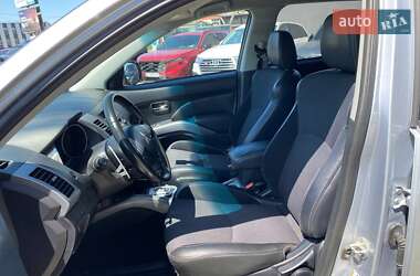 Позашляховик / Кросовер Mitsubishi Outlander 2012 в 