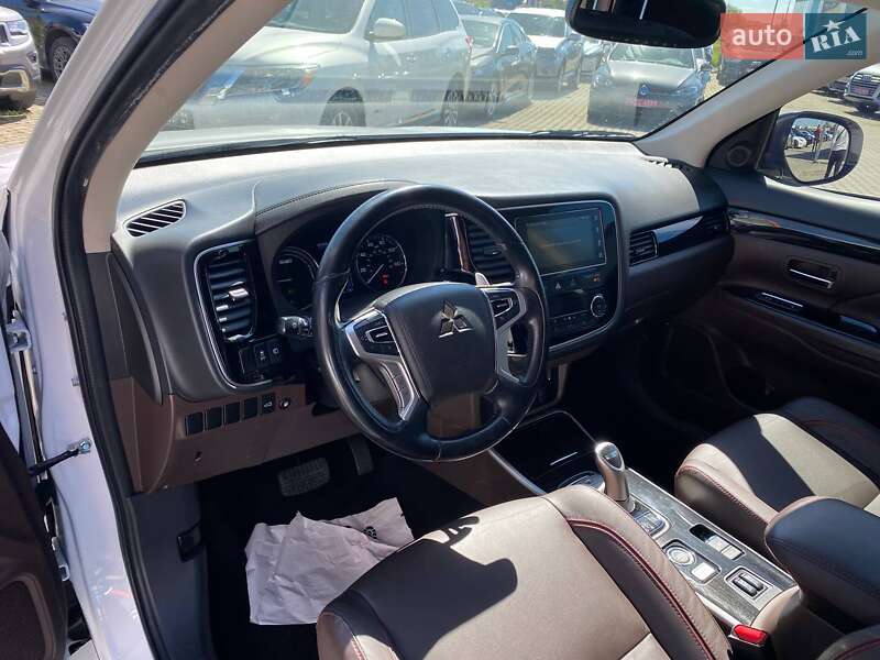 Внедорожник / Кроссовер Mitsubishi Outlander 2018 в Львове