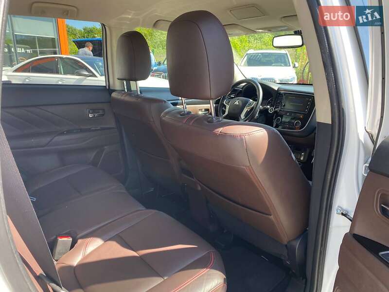 Внедорожник / Кроссовер Mitsubishi Outlander 2018 в Львове