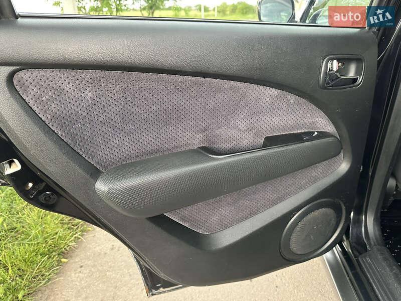 Внедорожник / Кроссовер Mitsubishi Outlander 2004 в Одессе