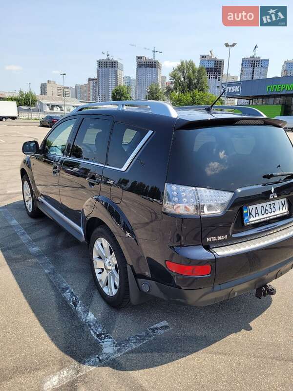 Позашляховик / Кросовер Mitsubishi Outlander 2009 в Києві