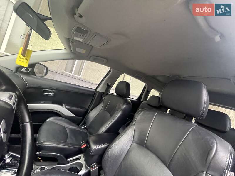 Внедорожник / Кроссовер Mitsubishi Outlander 2010 в Ивано-Франковске