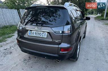 Внедорожник / Кроссовер Mitsubishi Outlander 2010 в 