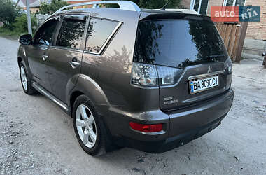Внедорожник / Кроссовер Mitsubishi Outlander 2010 в 